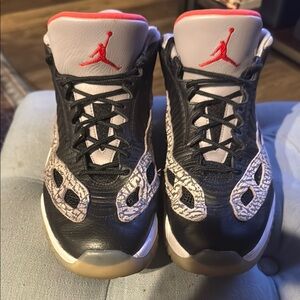 Nike Jordan 11 IE low